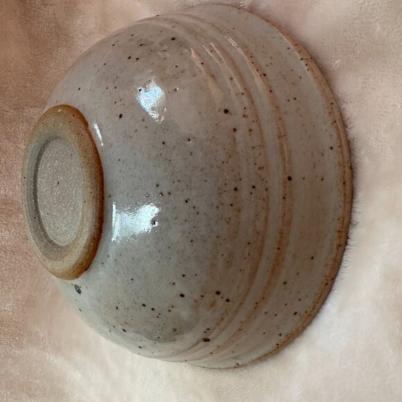 EUC ** HOST PICK ** Hand Thrown Pottery Clay Ribbed Bowl Artist Signed 7.25" D - Picture 7 of 7